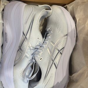 ASICS Women's Kayano-32 size 10